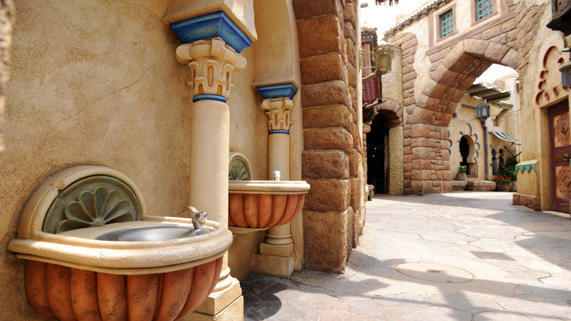 ディズニーランドやディズニーシーは水筒持ち込みOK？無料の給水スポット（水飲み場）はどこ？東京ディズニーリゾート園内での水分補給のコツ
