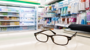 コンビニで老眼鏡は売ってる?売り場や値段・度数の種類と選び方を徹底解説!
